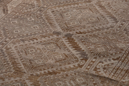 2050 - 3'11" x 10'11"