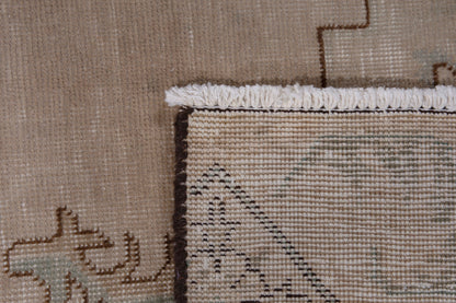 2097 - 8'10" x 12'11"