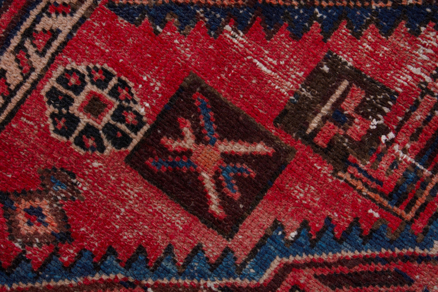 2204 - 3'11" x 11'10"