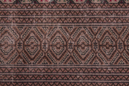 2493 - 7'11" x 10'8"