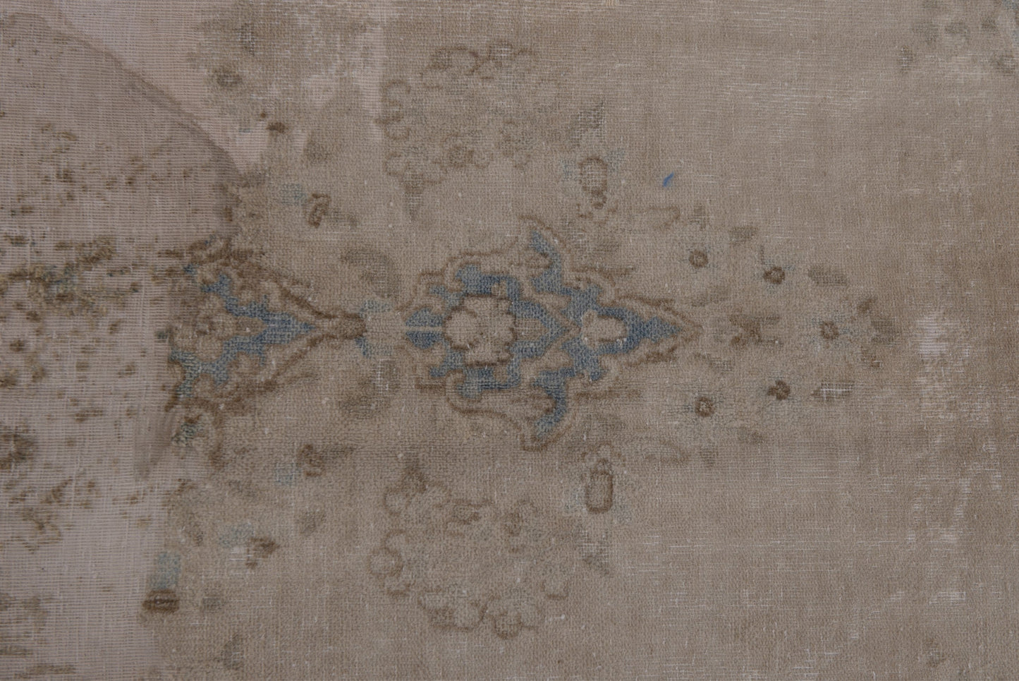 2553 - 9'8" x 13'11"