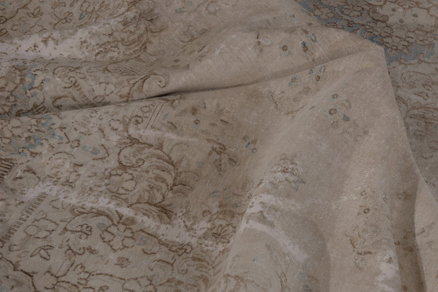 2553 - 9'8" x 13'11"