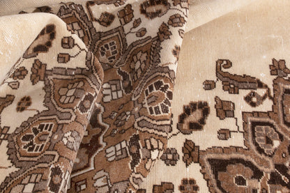 3522 - 6'11" x 9'10"