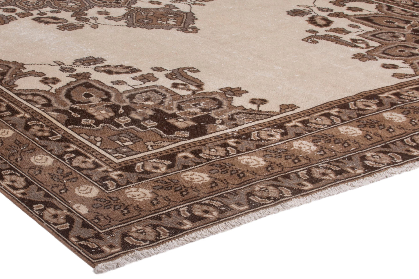 3522 - 6'11" x 9'10"