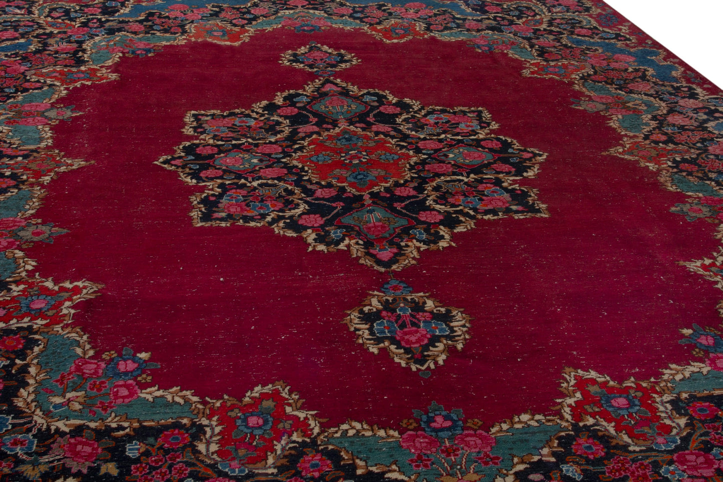 3903 - 10'4" x 13'9"