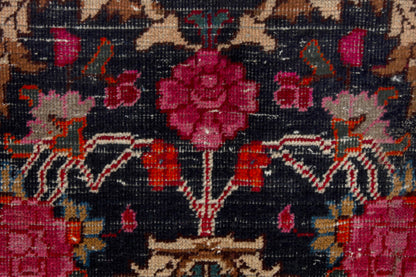 3903 - 10'4" x 13'9"