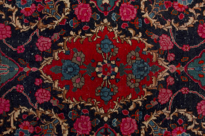 3903 - 10'4" x 13'9"