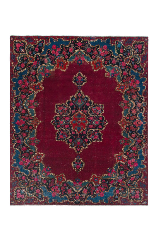 3903 - 10'4" x 13'9"