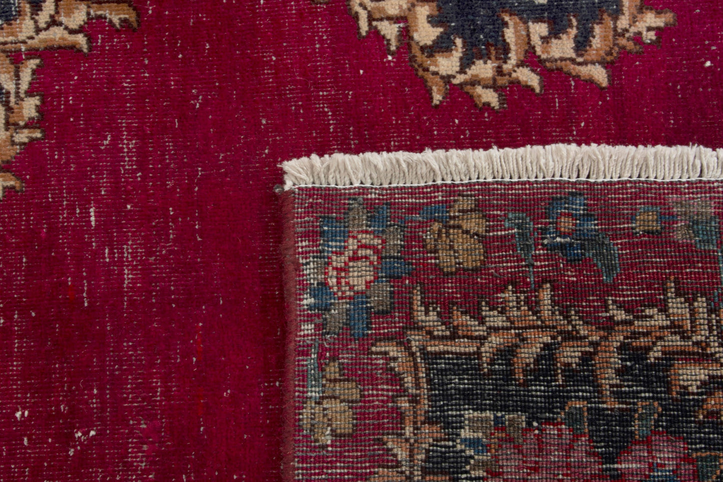 3903 - 10'4" x 13'9"