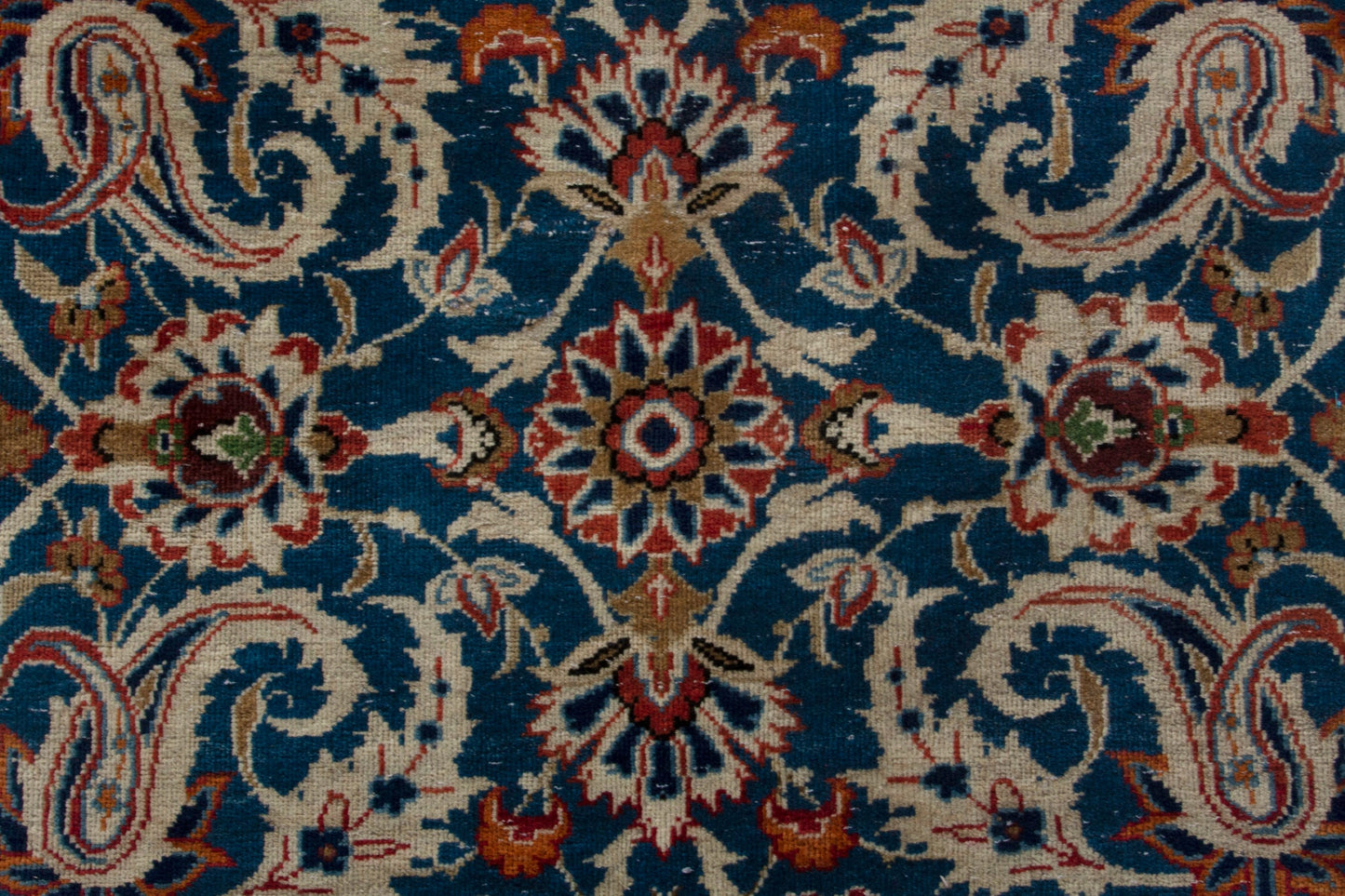 3904 - 9'9" x 13'11"