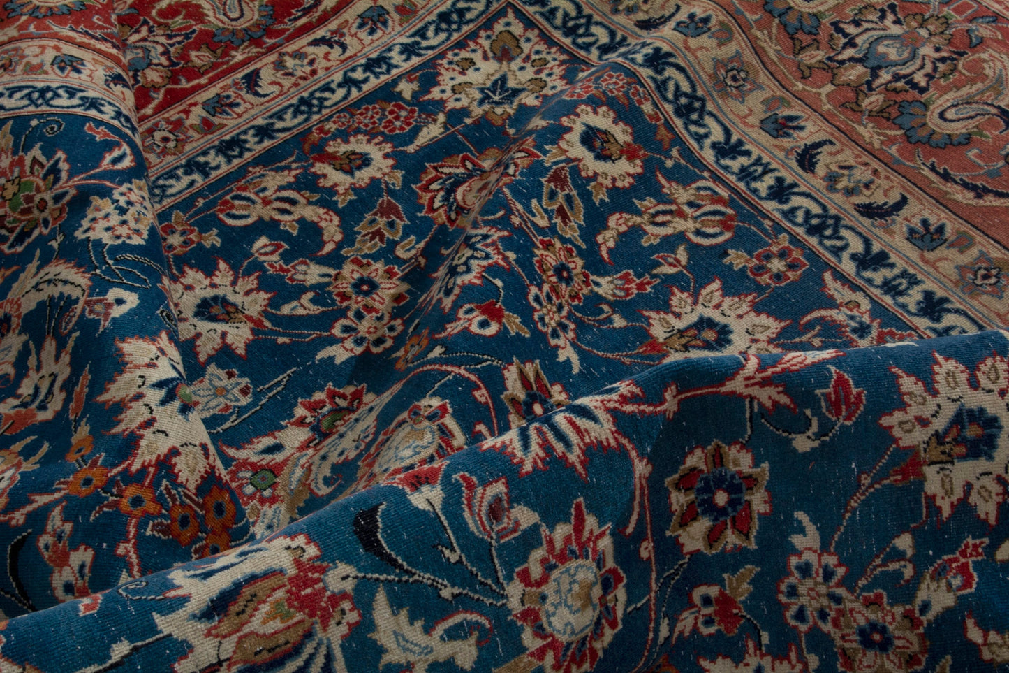 3904 - 9'9" x 13'11"