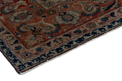 3904 - 9'9" x 13'11"