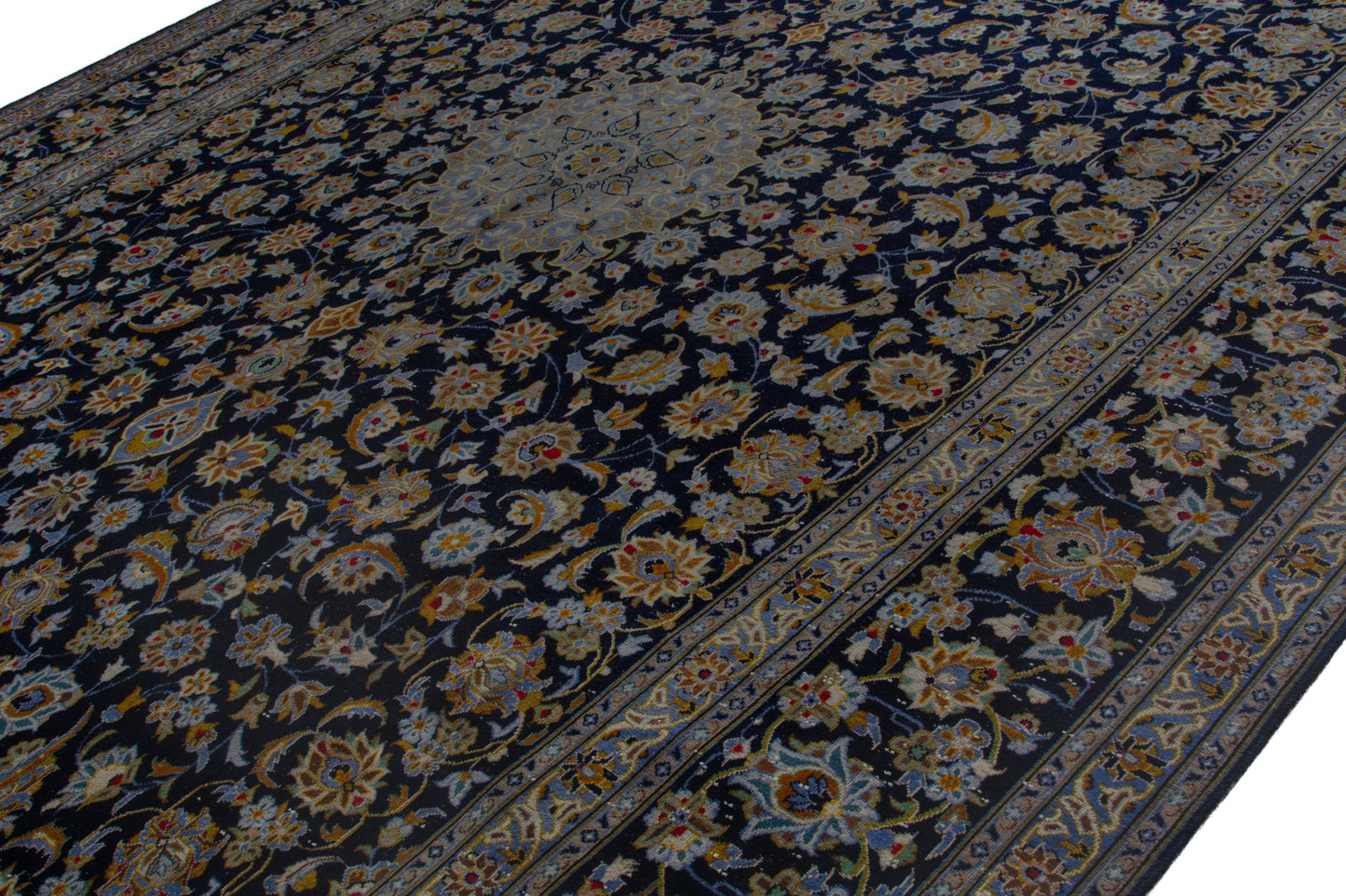 4084 - 10'2" x 16'5"