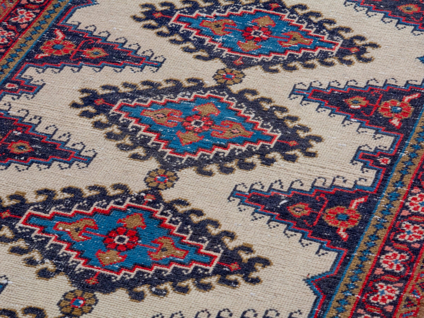 4304 - 2'7" x 10'11"