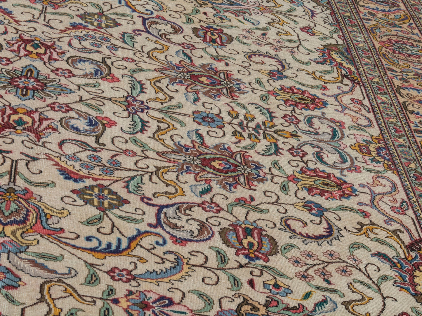 4383 - 9'8" x 12'10"