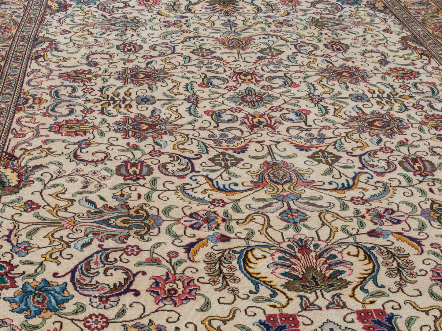 4383 - 9'8" x 12'10"