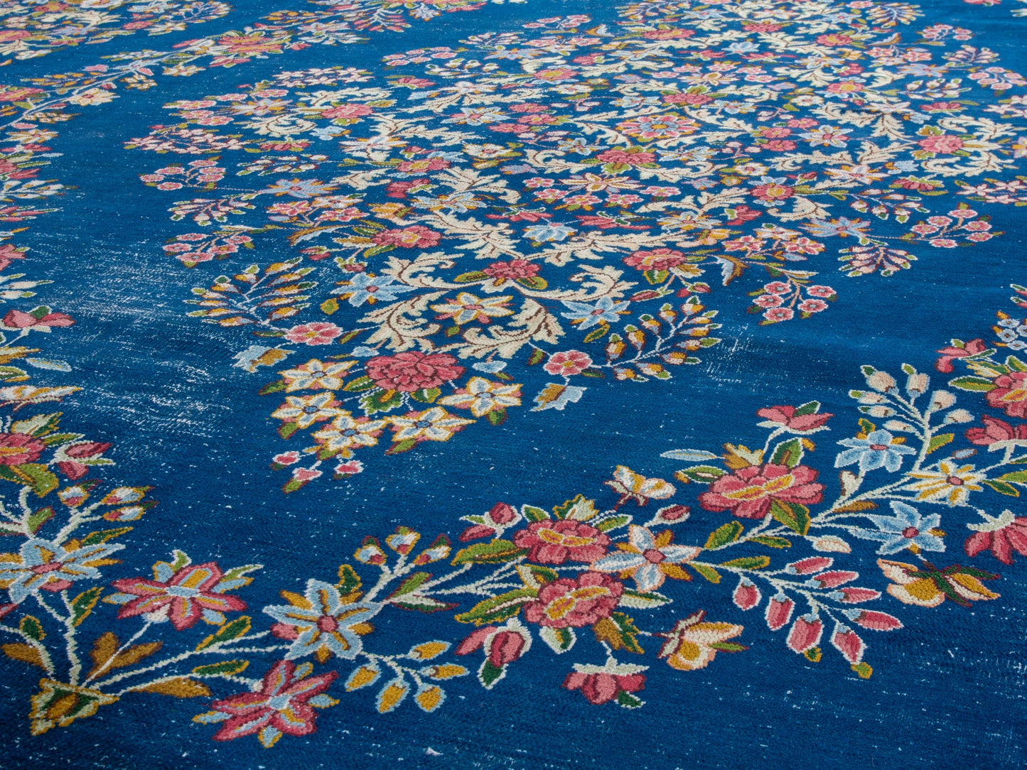 4389 - 9'11" x 13'7"