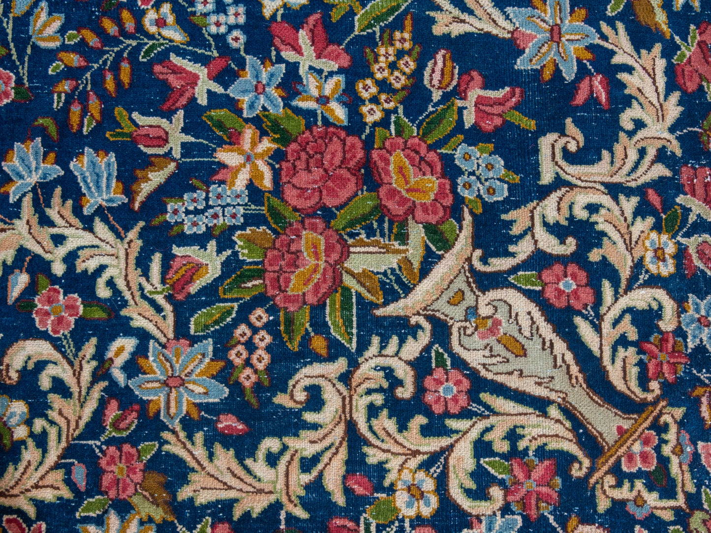 4389 - 9'11" x 13'7"