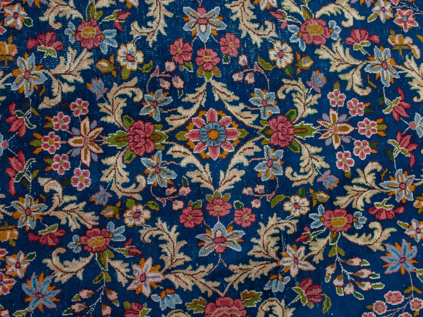 4389 - 9'11" x 13'7"