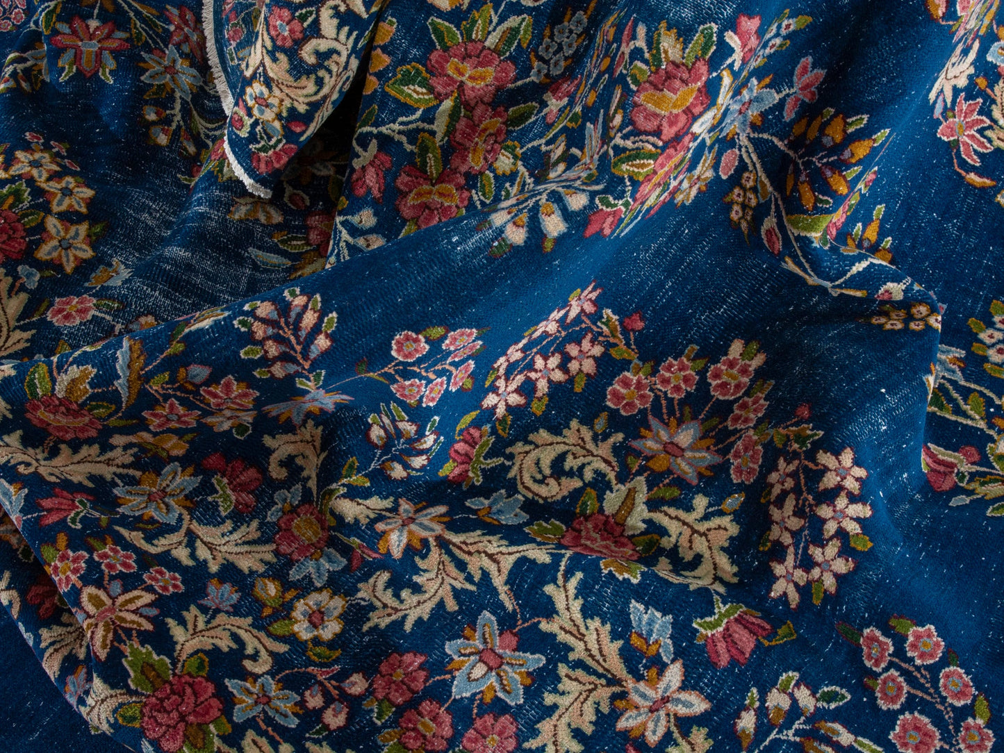 4389 - 9'11" x 13'7"