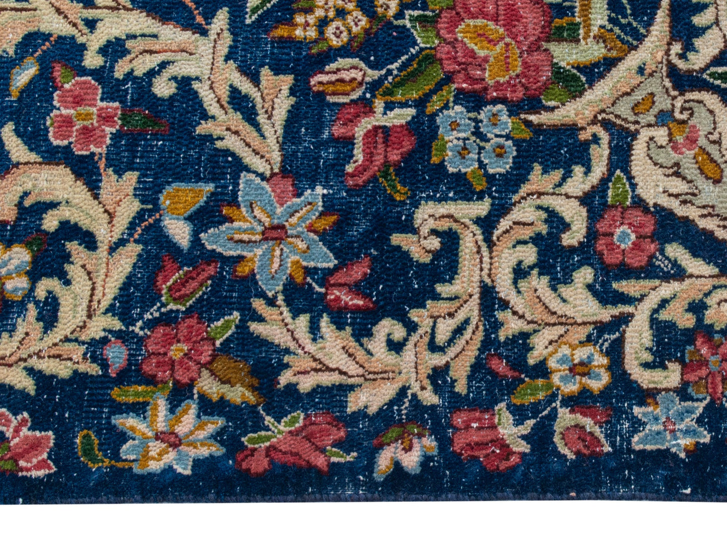 4389 - 9'11" x 13'7"