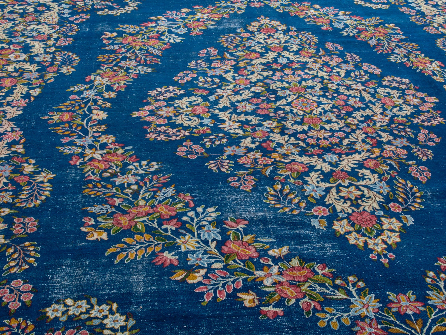 4389 - 9'11" x 13'7"