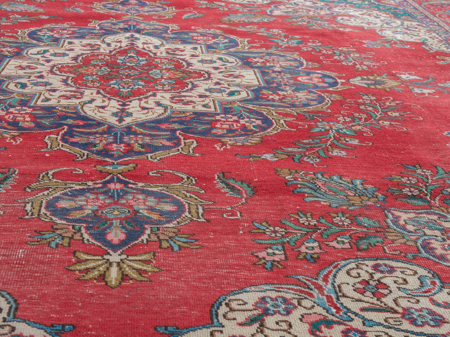 4396 - 9'2" x 11'10"