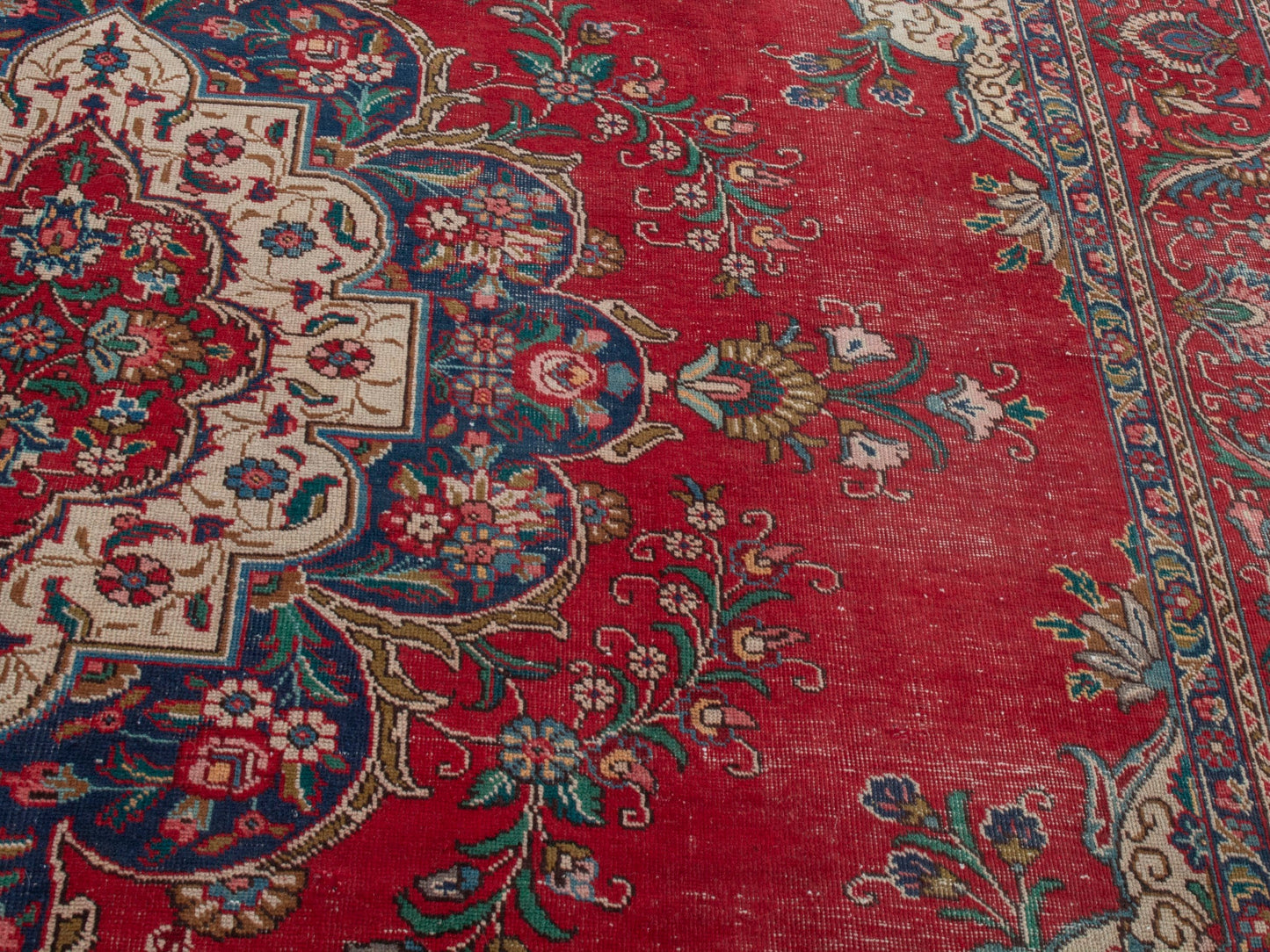 4396 - 9'2" x 11'10"