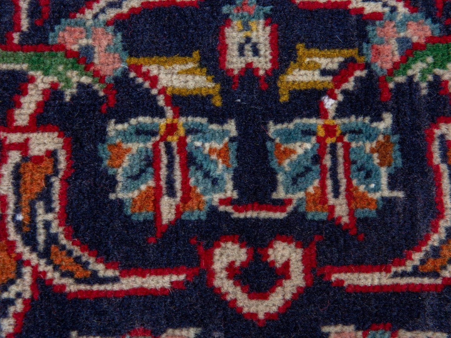 4398 - 7'3" x 10'10"