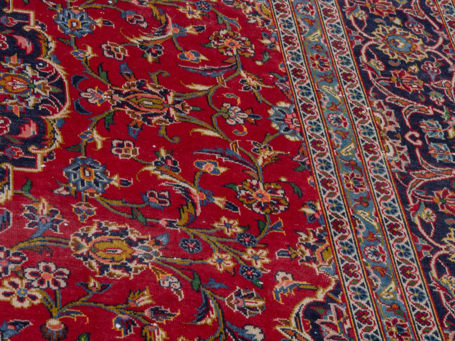 4398 - 7'3" x 10'10"