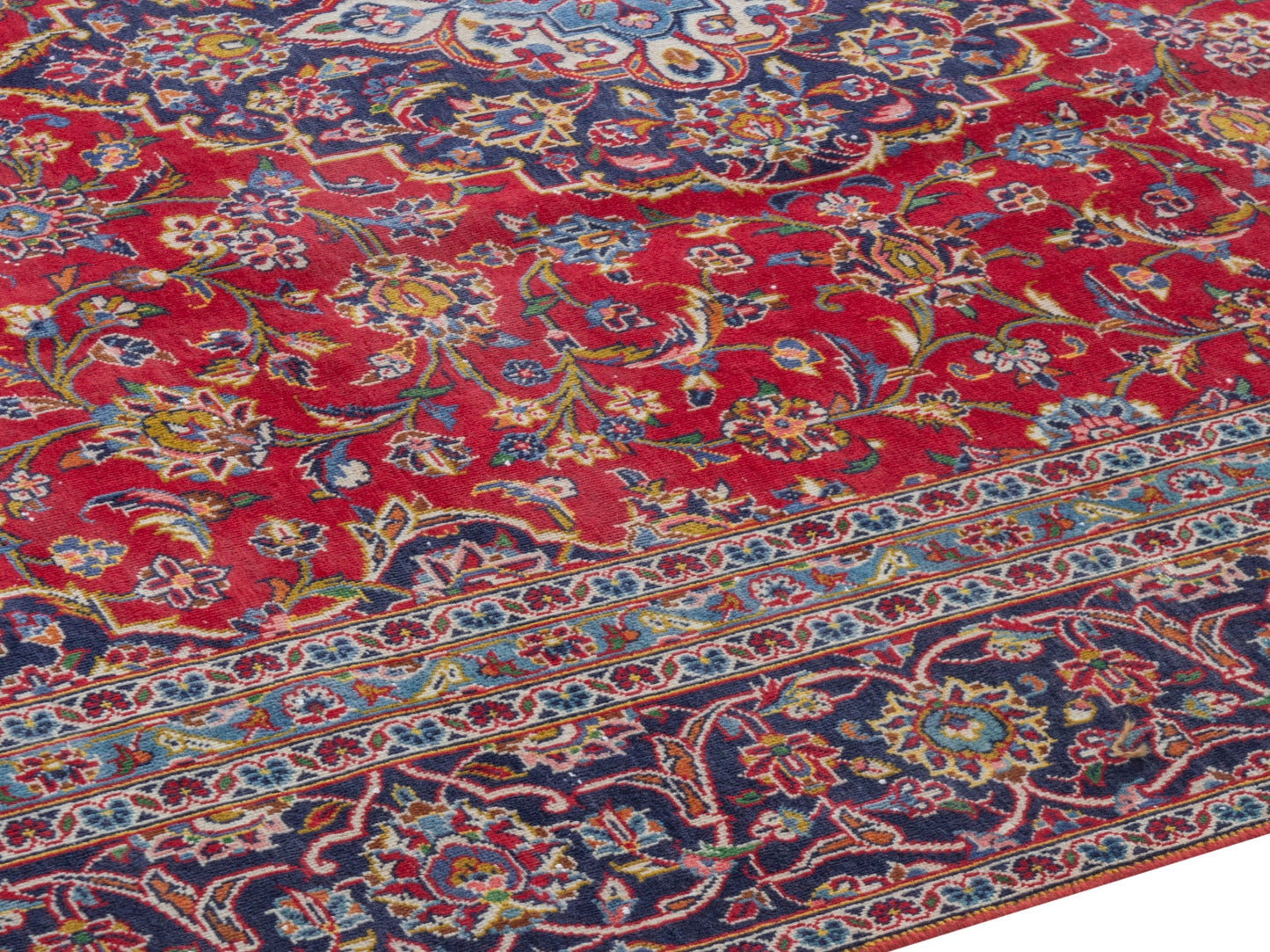 4398 - 7'3" x 10'10"