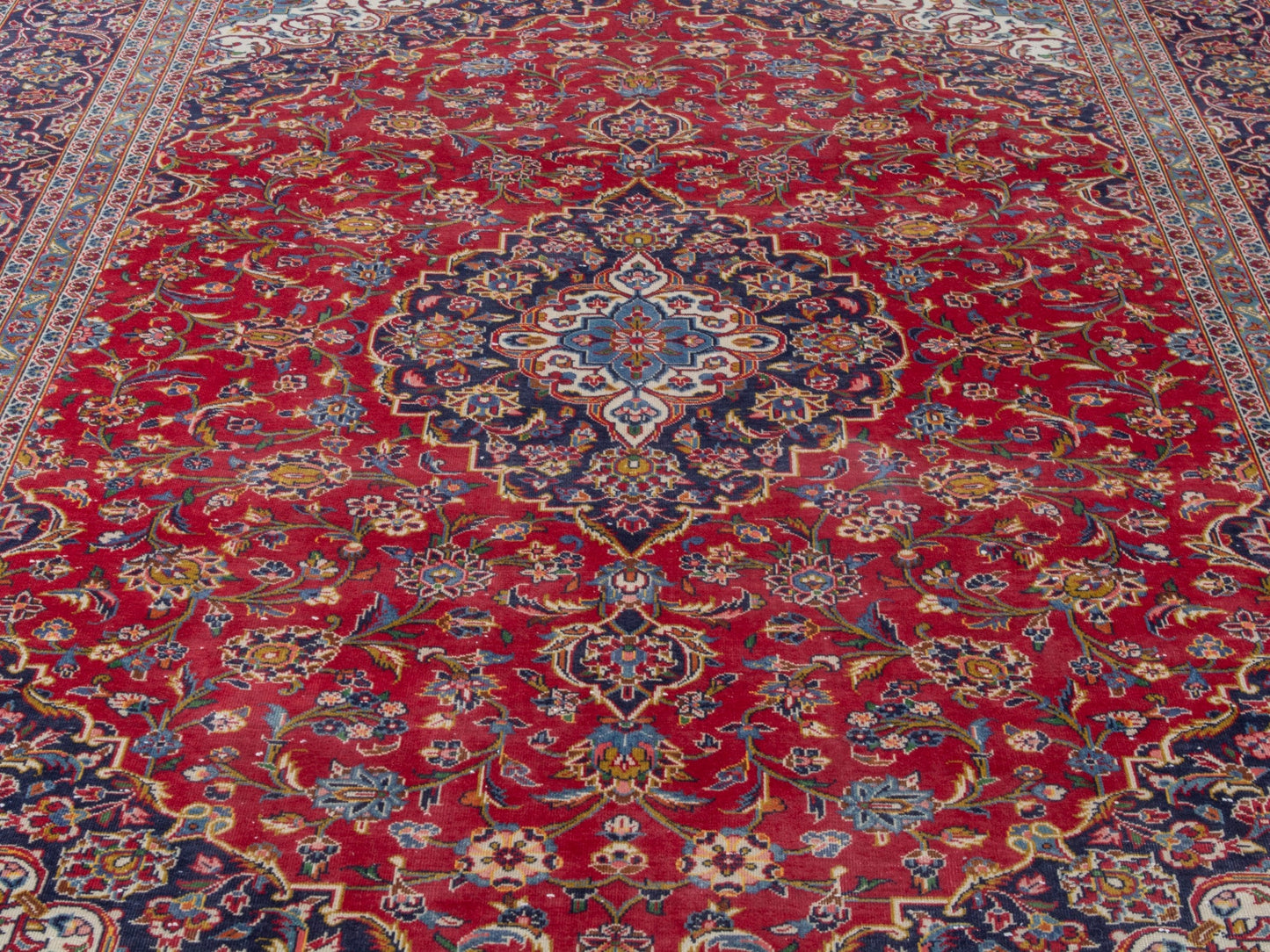 4398 - 7'3" x 10'10"