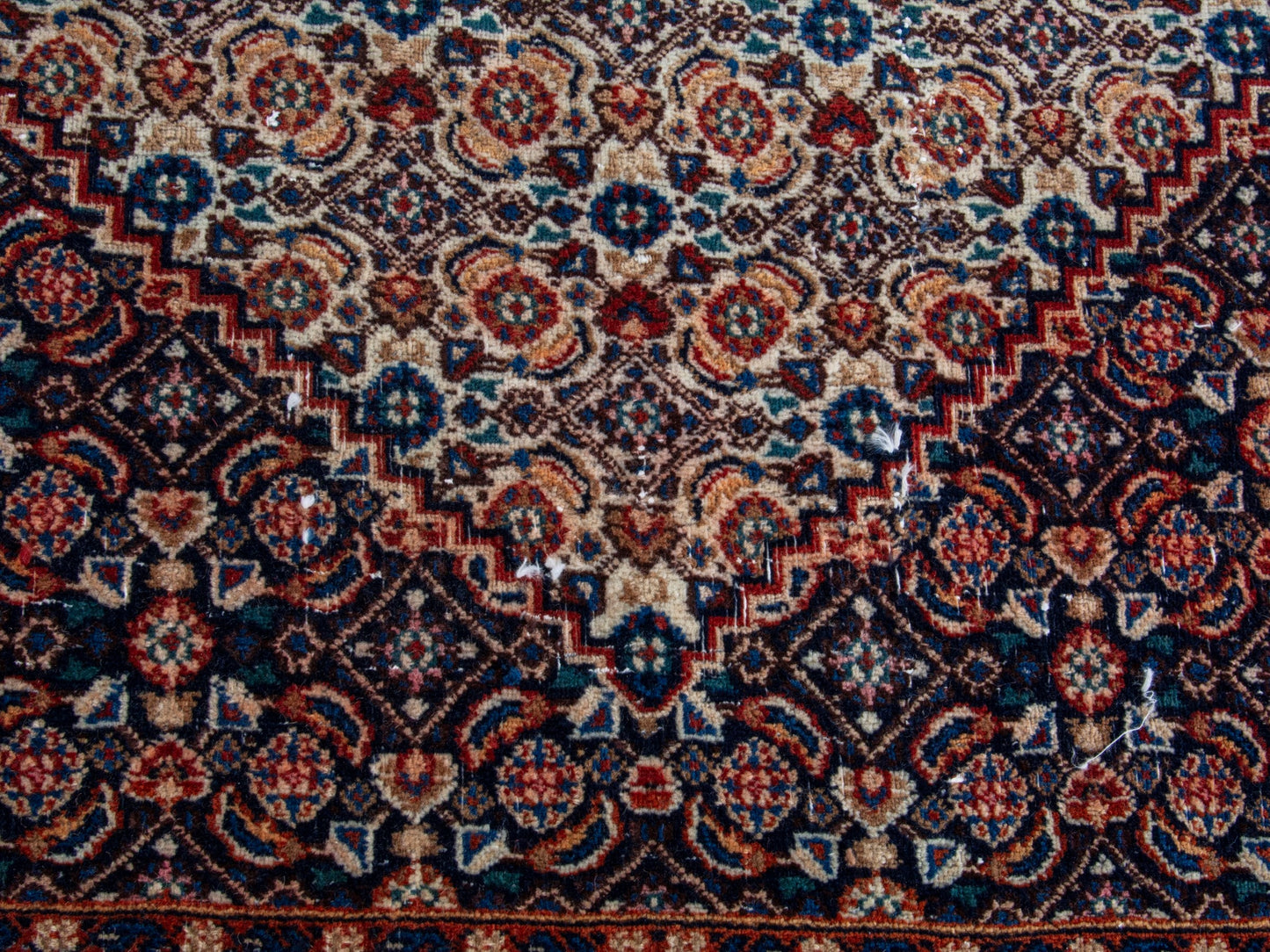 4399 - 9'11" x 13'6"