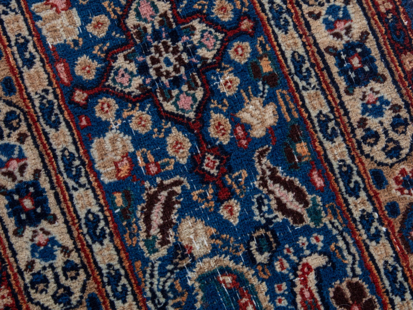 4399 - 9'11" x 13'6"