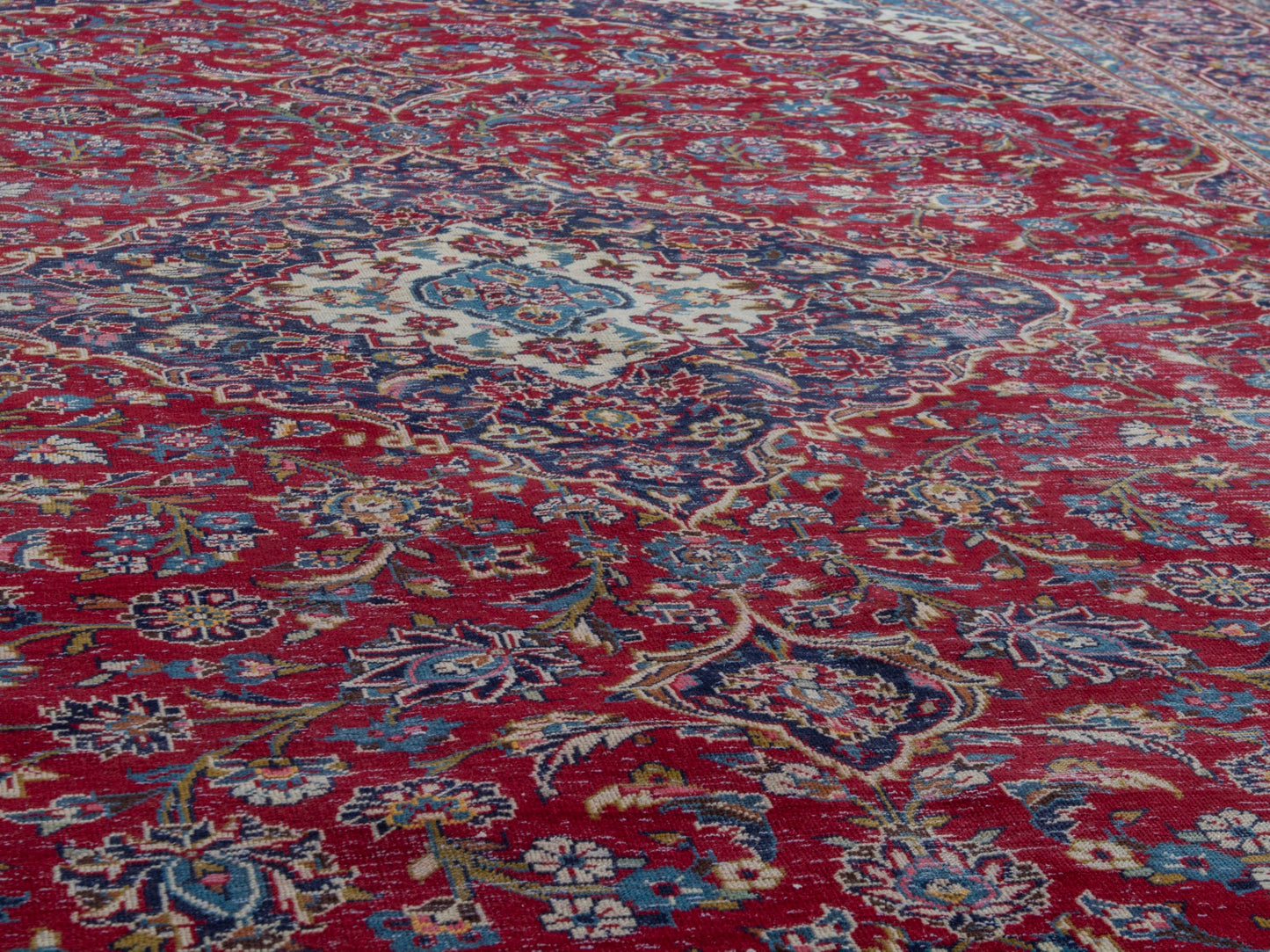 4404 - 9'8" x 13'11"