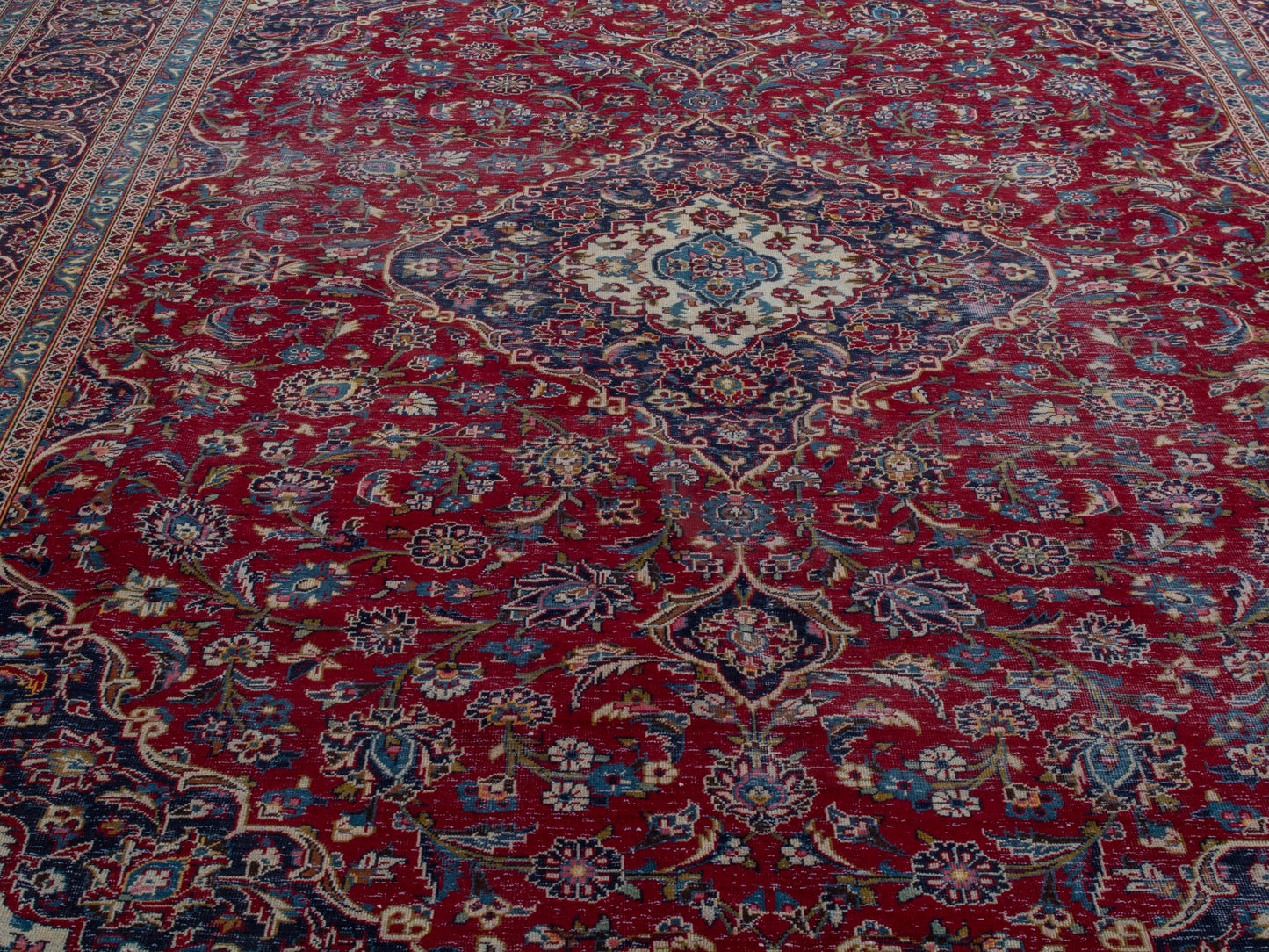 4404 - 9'8" x 13'11"