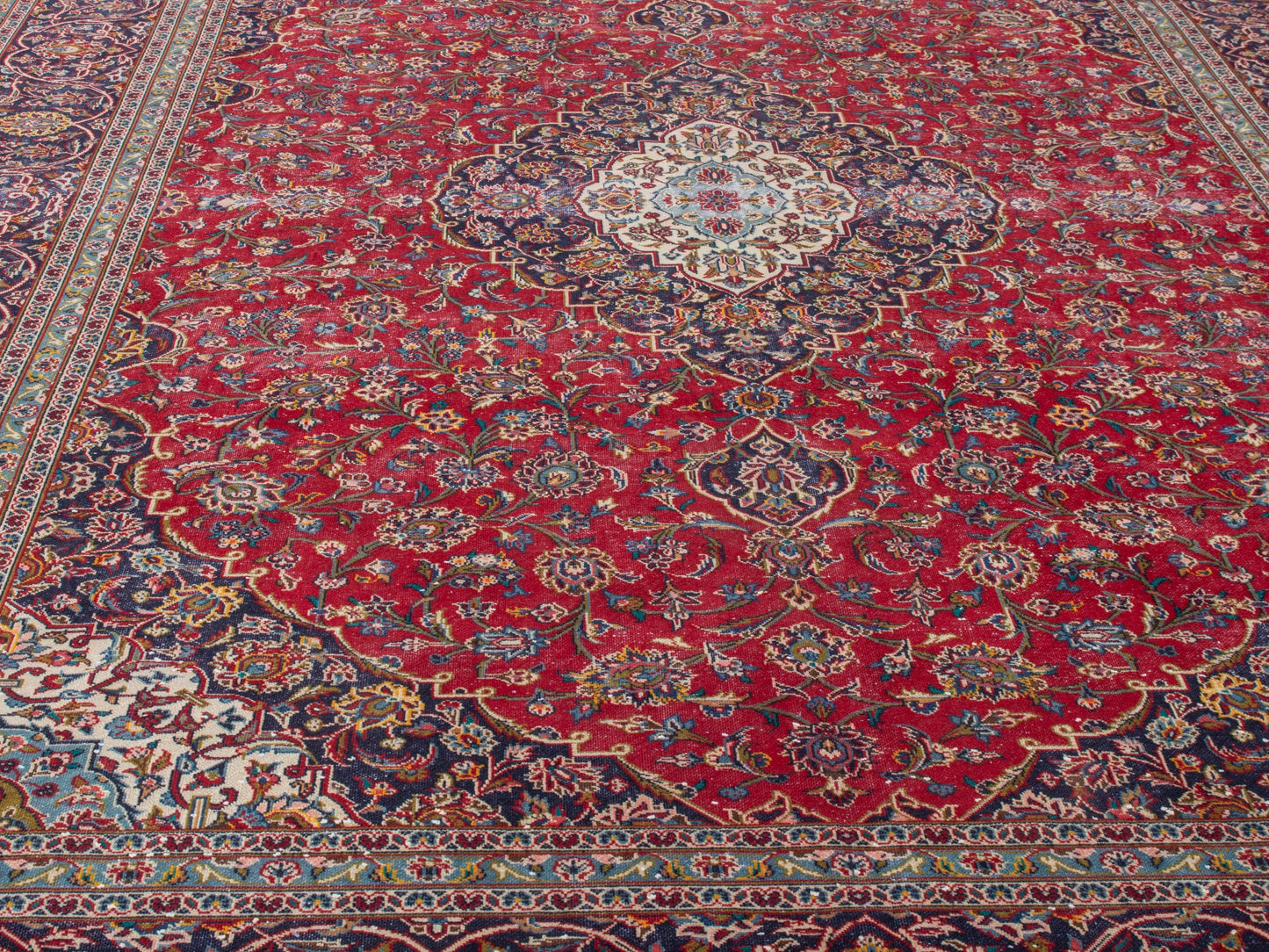 4420 - 9'10" x 13'3"