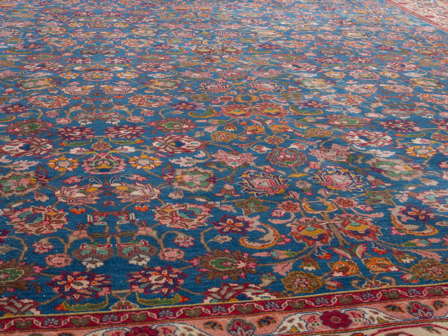 4424 - 9'6" x 12'10"