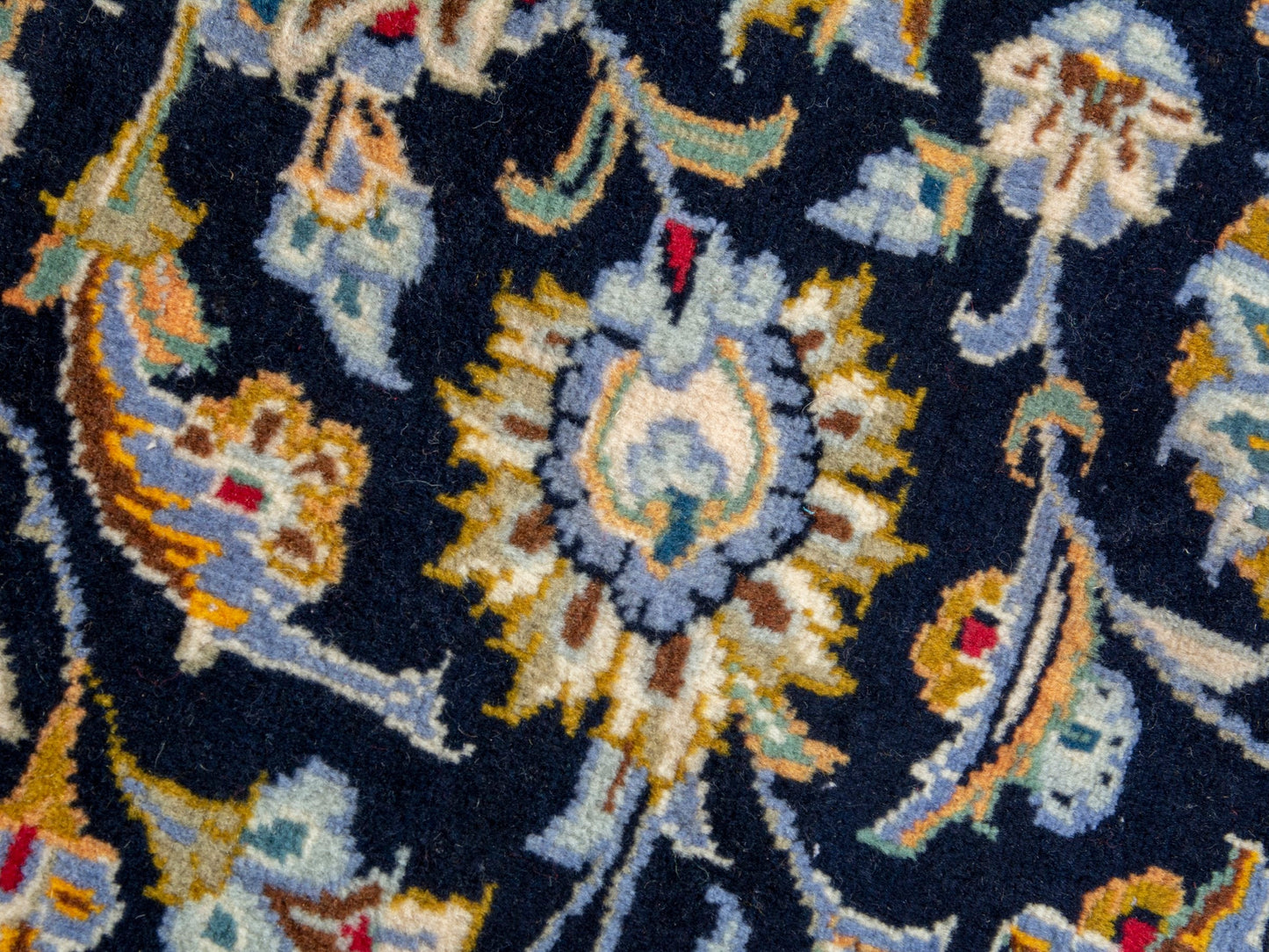 4702 - 9'11" x 13'5"