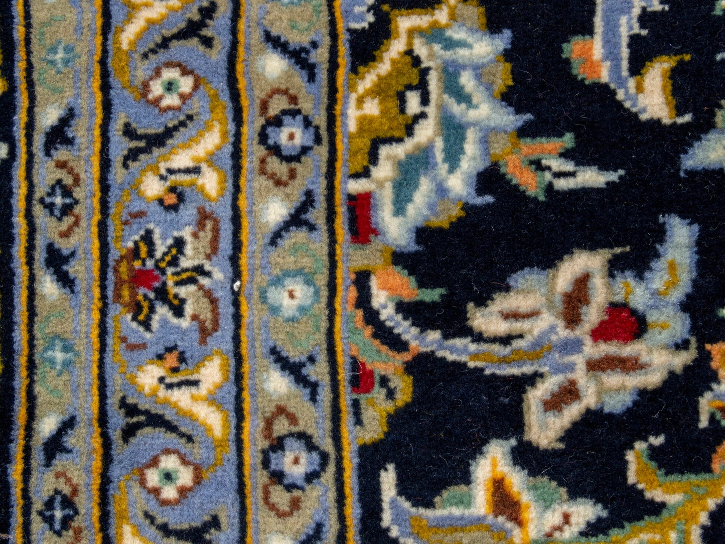 4702 - 9'11" x 13'5"