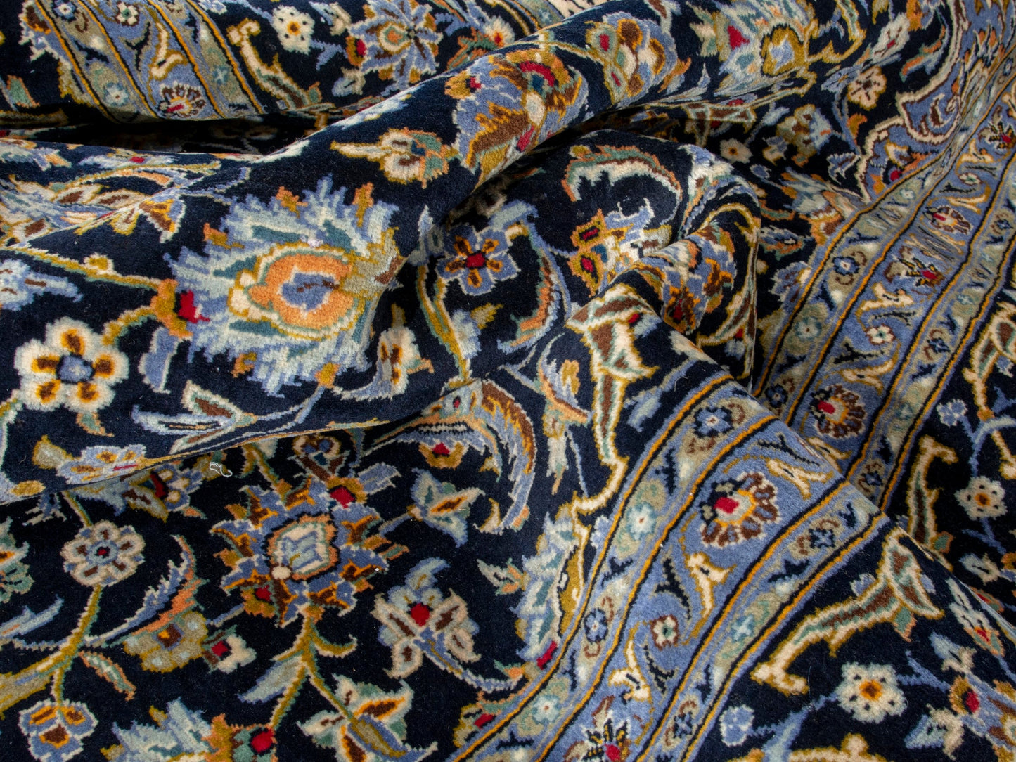 4702 - 9'11" x 13'5"