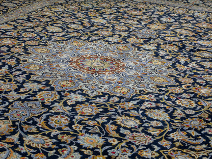 4702 - 9'11" x 13'5"