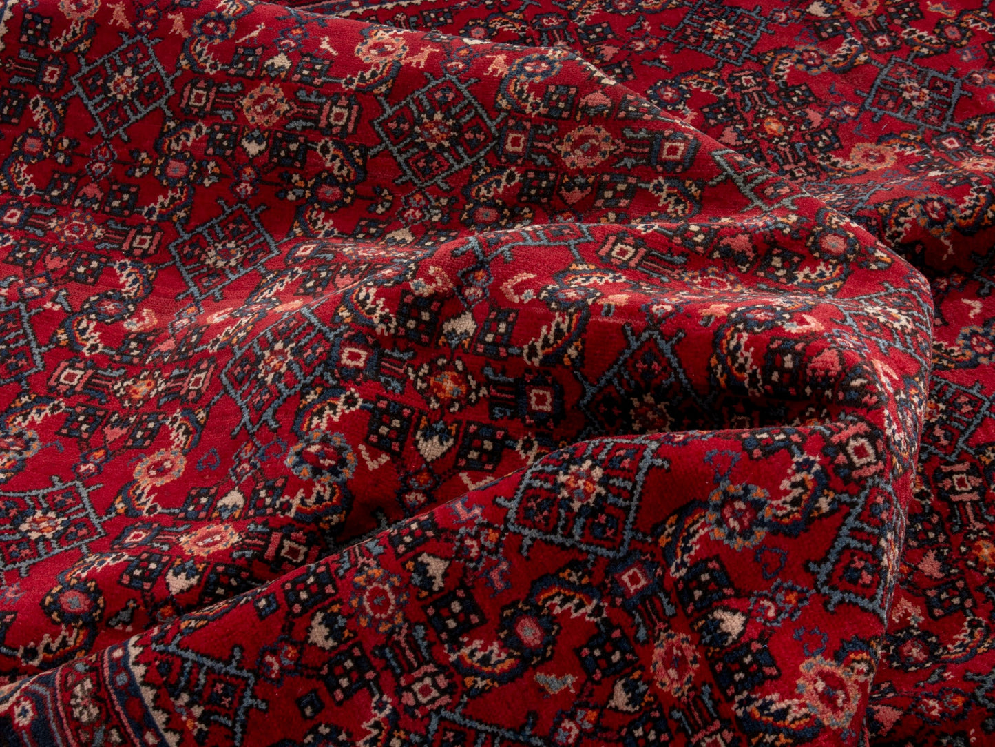 4704 - 6'9" x 10'10"