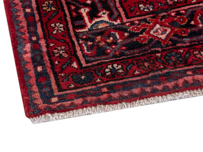 4704 - 6'9" x 10'10"