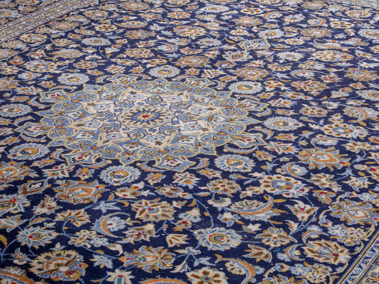 4726 - 9'10" x 13'3"