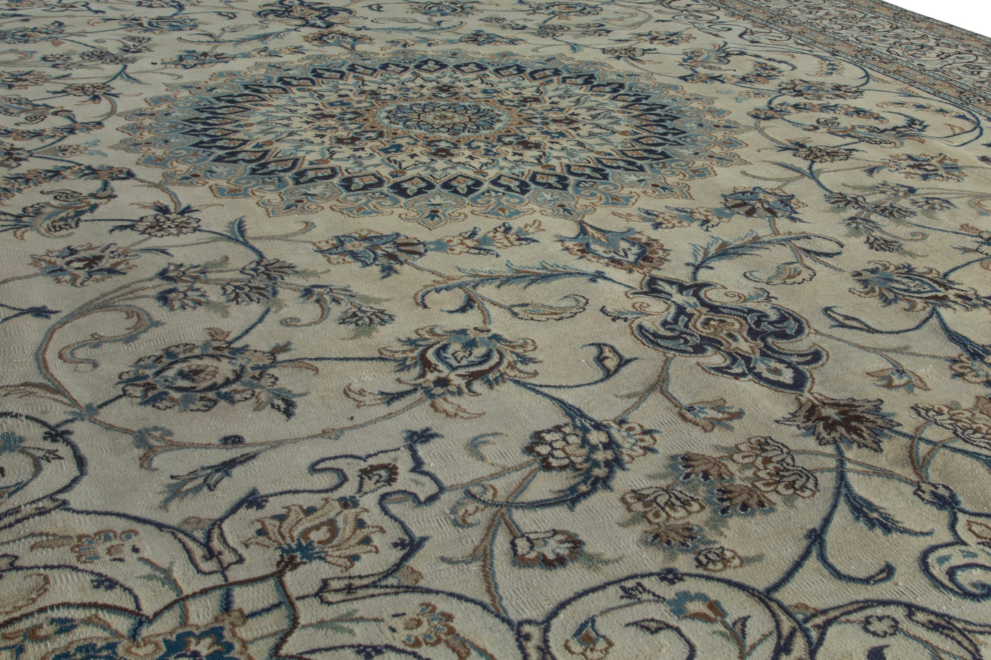 5092 - 9'7" x 12'10"