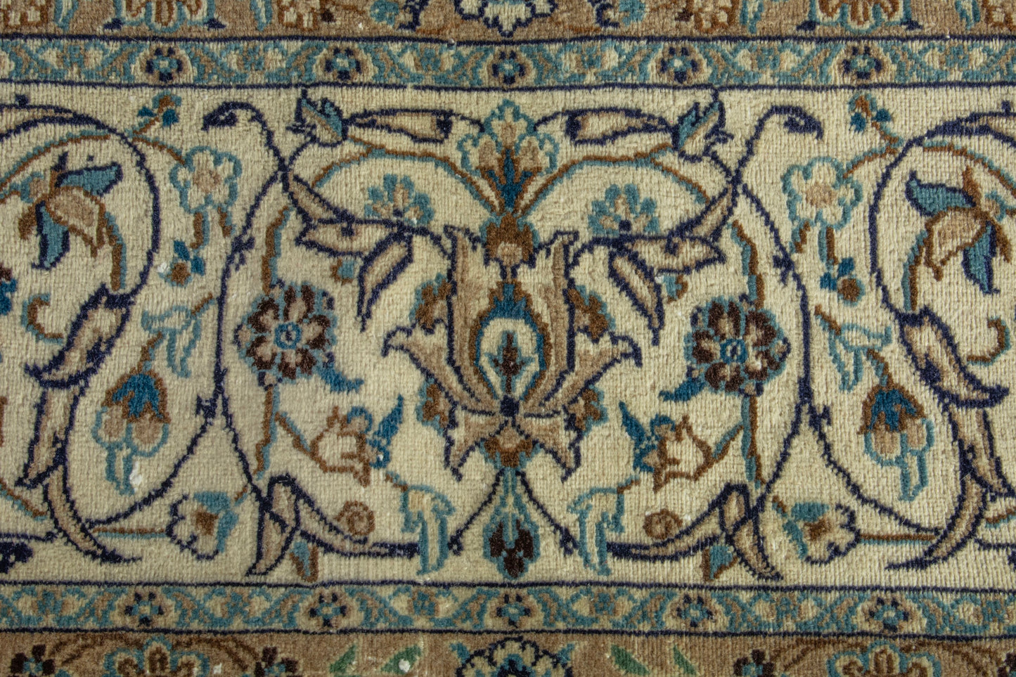 5092 - 9'7" x 12'10"