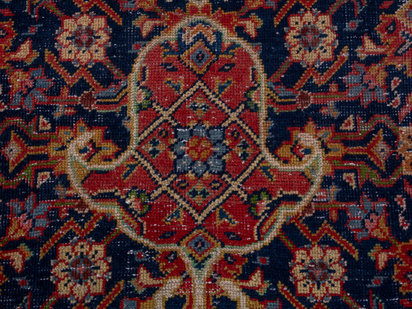 5613 - 10'3" x 14'1"