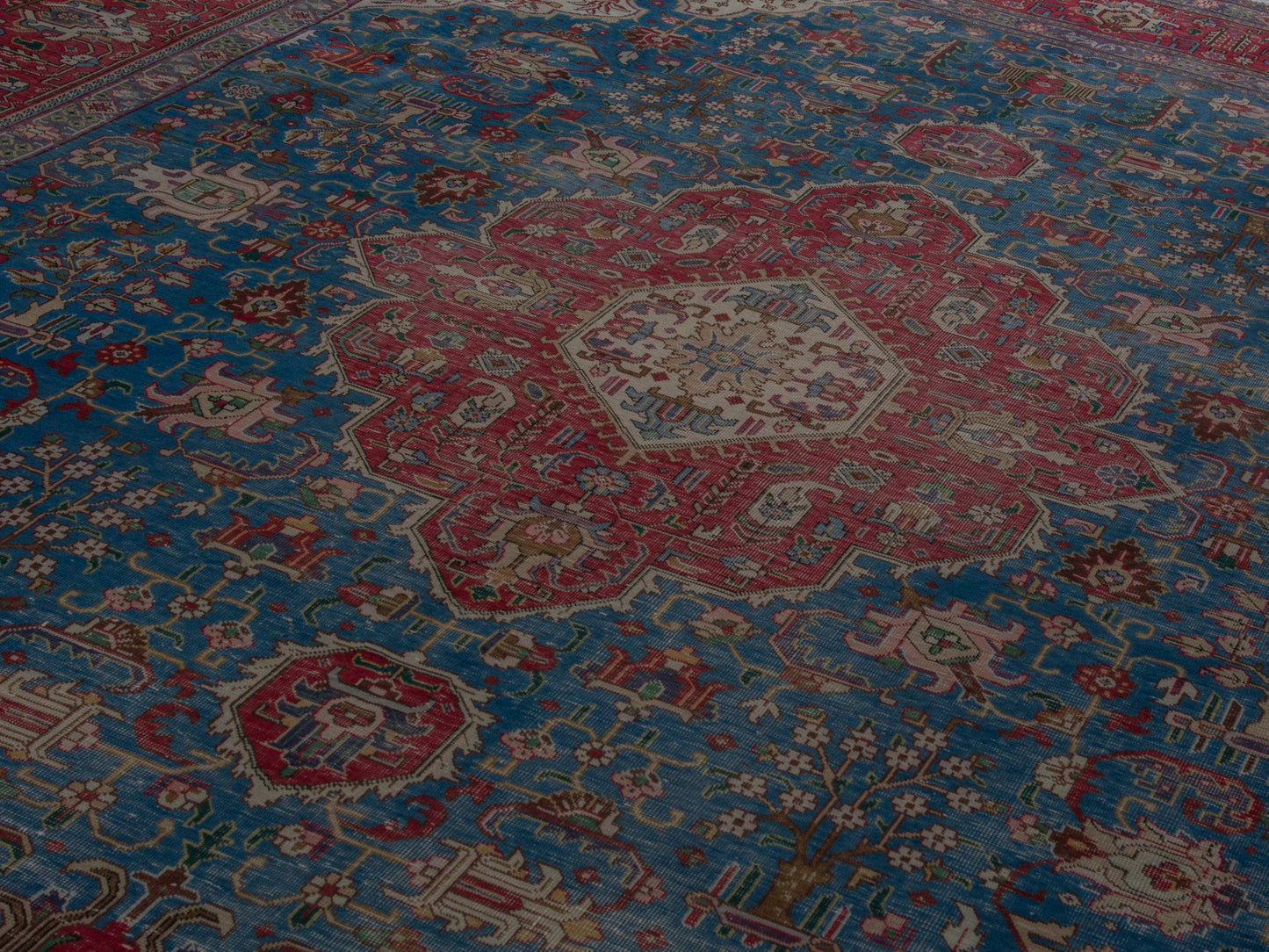 5839 - 10' x 12'6"