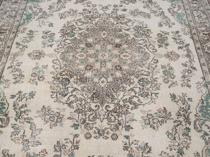 8383 - 6'8" x 10'10"